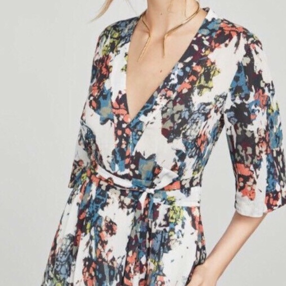 BCBGMaxAzria Dresses & Skirts - BCBG MaxAzria Abstract Dress